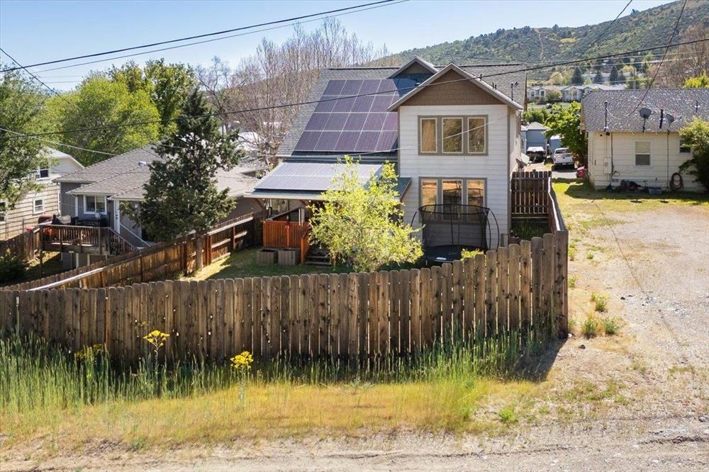 407 Herzog Blvd, Yreka