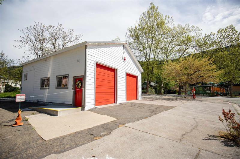 5621 Dunsmuir Ave., Dunsmuir