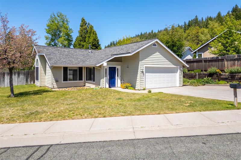 706 Glen Mar Drive, Mt Shasta
