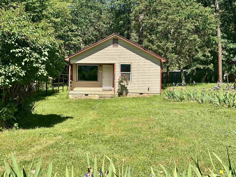 318 Seiad Grove Road, Seiad Valley