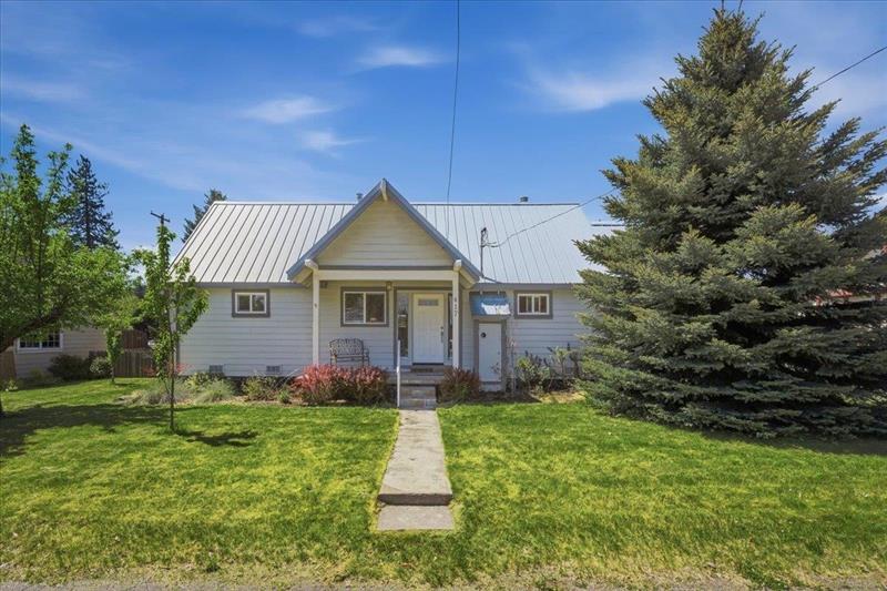 417 Broadway Ave, McCloud