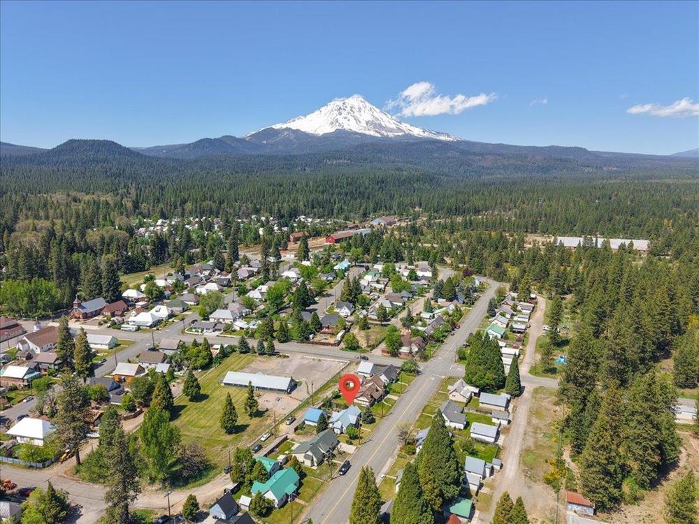 417 Broadway Ave, McCloud
