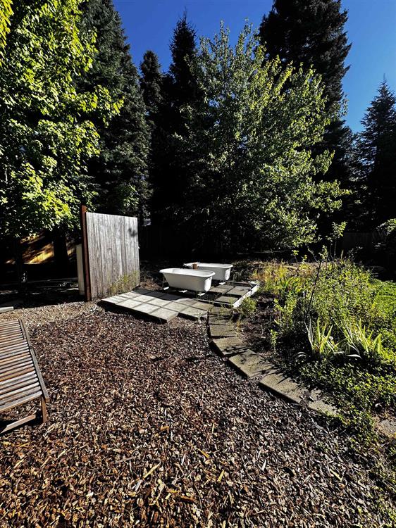 615 Valley Quail Dr, Mt Shasta
