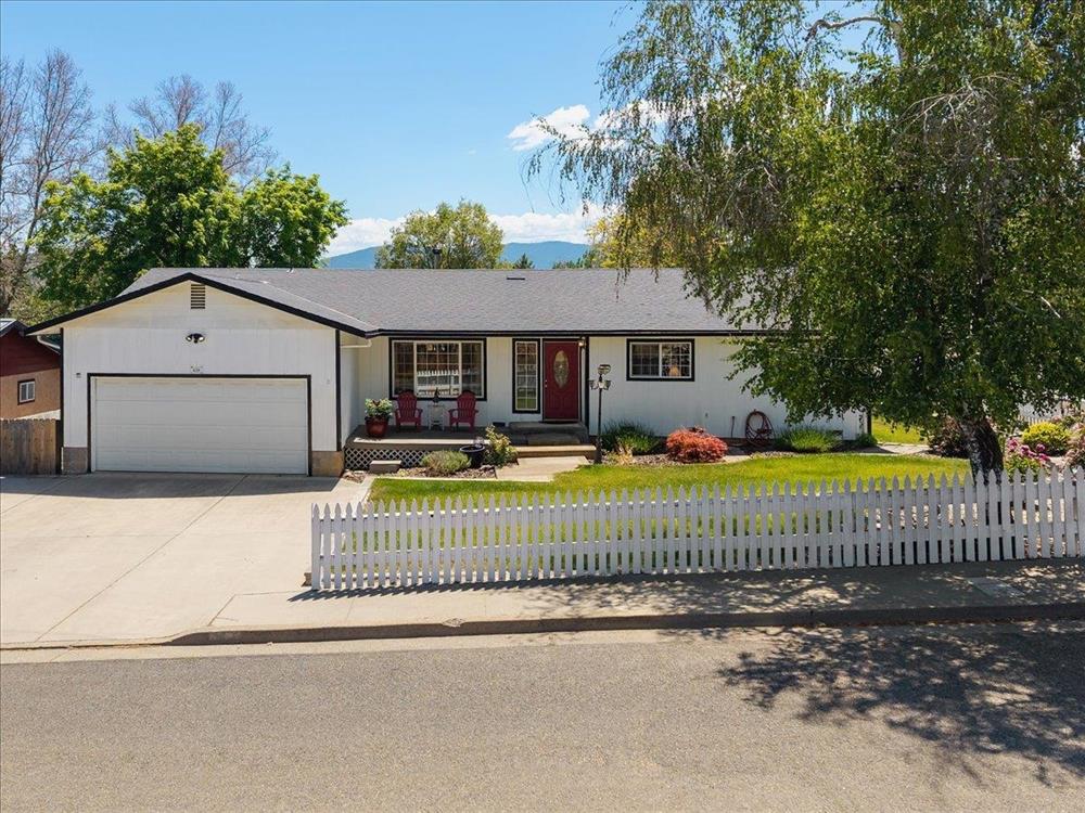 639 Evergreen Lane, Yreka