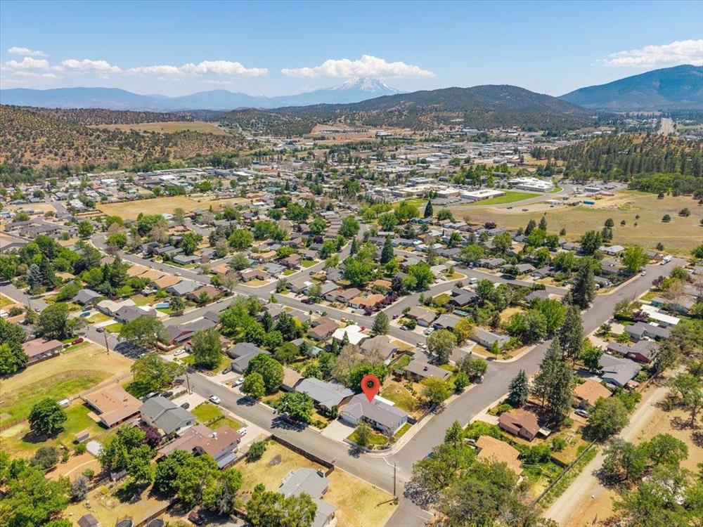 639 Evergreen Lane, Yreka