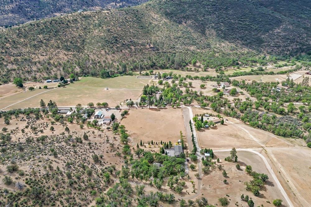 9115 Guys Gulch Road, Yreka