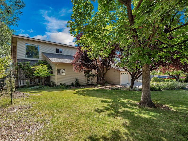 734 Meadowlark Lane, Yreka