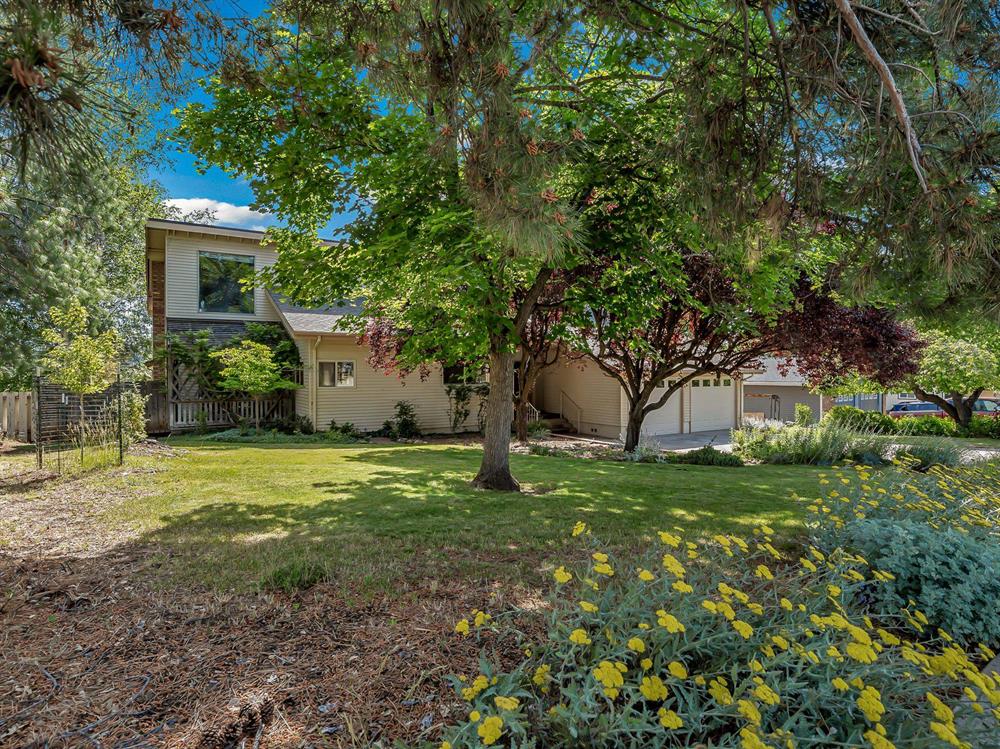 734 Meadowlark Lane, Yreka