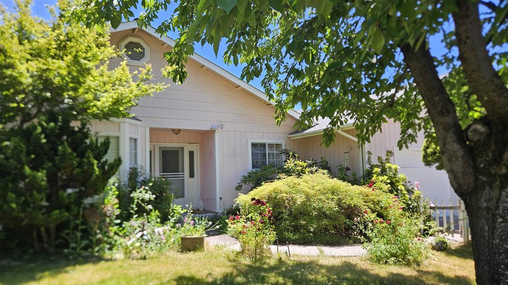 305 E Jessie Street, Mt Shasta