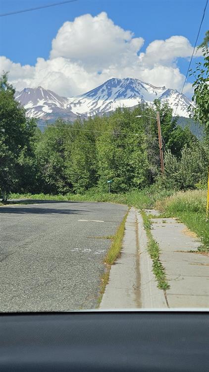 305 E Jessie Street, Mt Shasta
