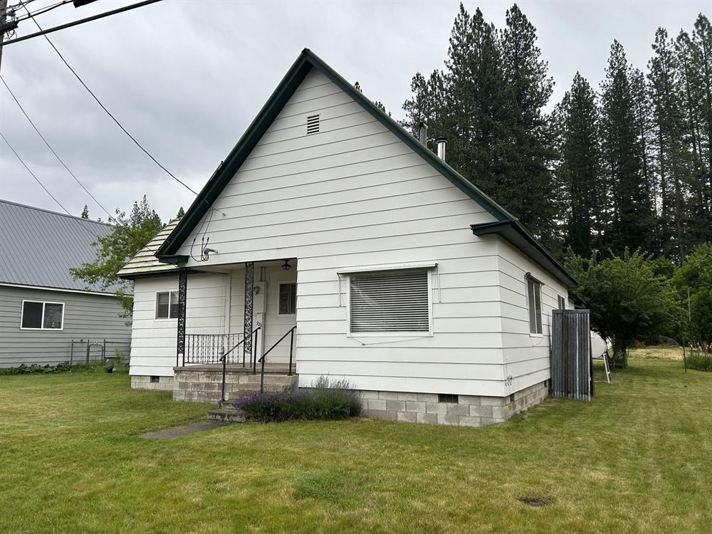 220 Shasta Avenue, McCloud