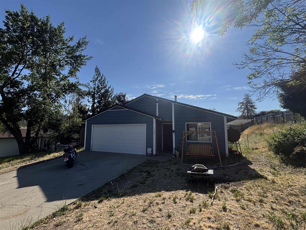 1336 Comstock, Yreka