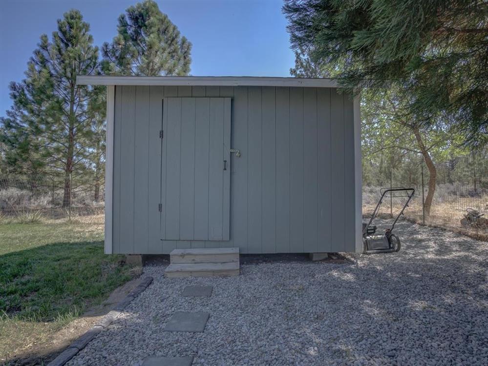 16940 Lakeshore Drive, Weed