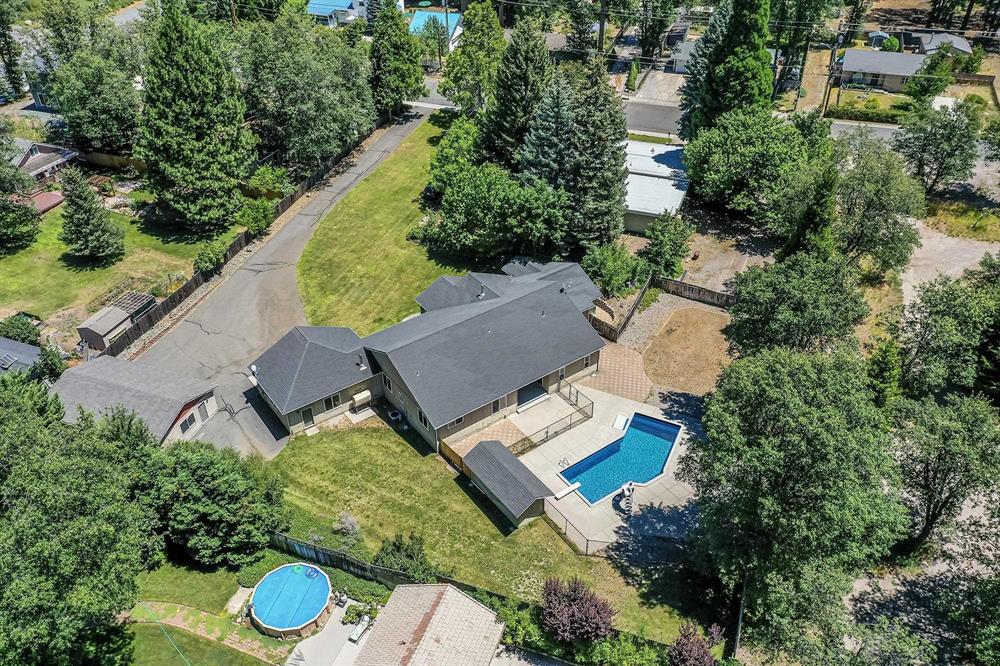 537 N Adams Dr, Mt Shasta