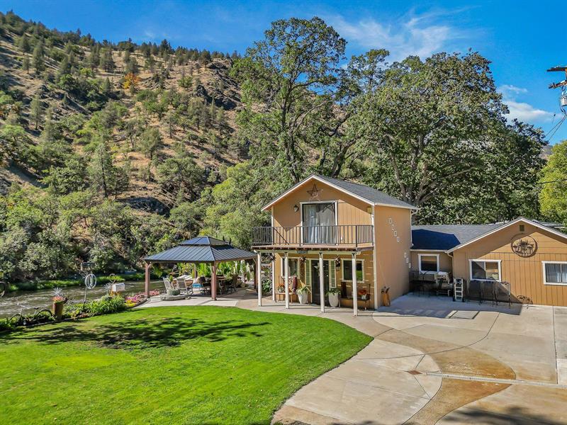 2032 Hwy 96, Yreka