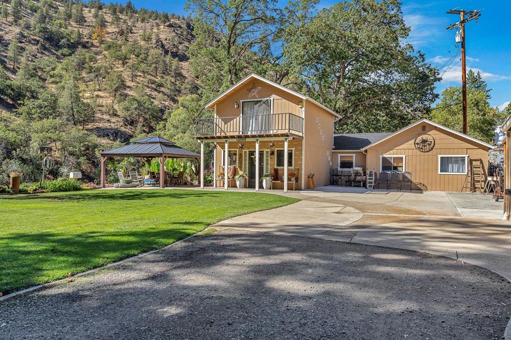 2032 Hwy 96, Yreka