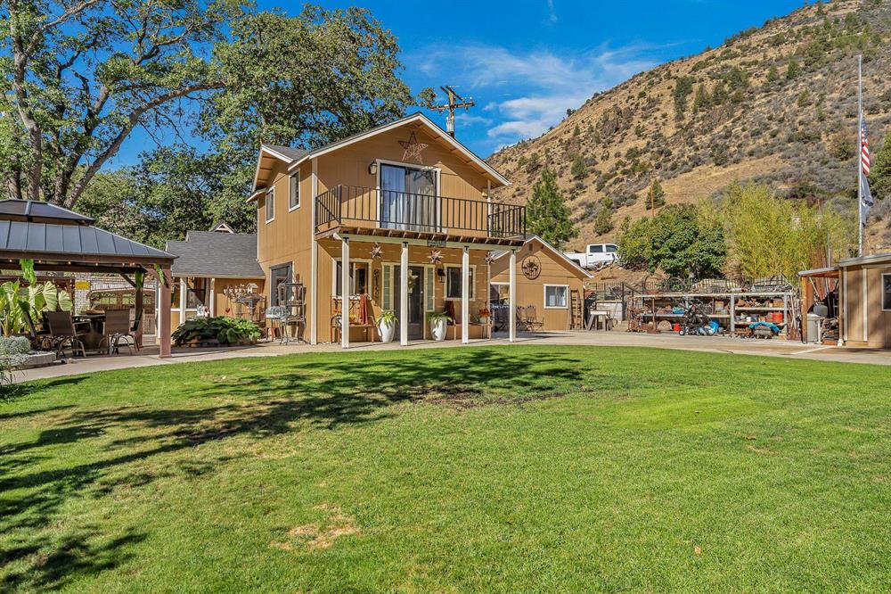 2032 Hwy 96, Yreka