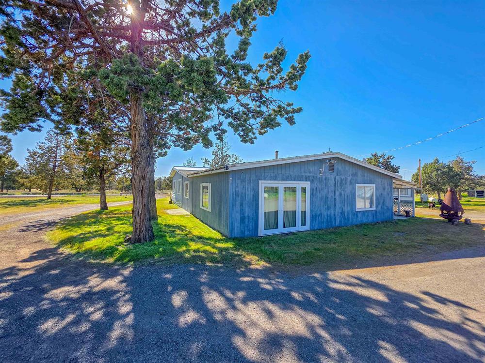 13521 Highway A-12, Montague