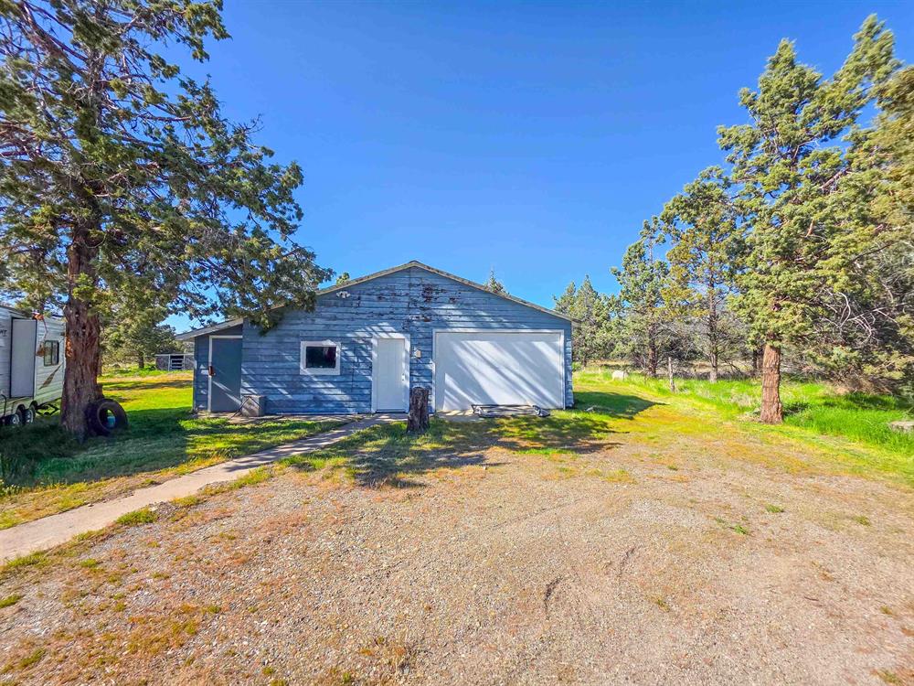 13521 Highway A-12, Montague