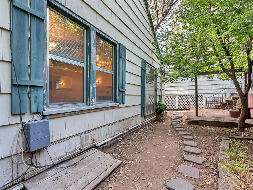 6110 Beverly Way, Dunsmuir