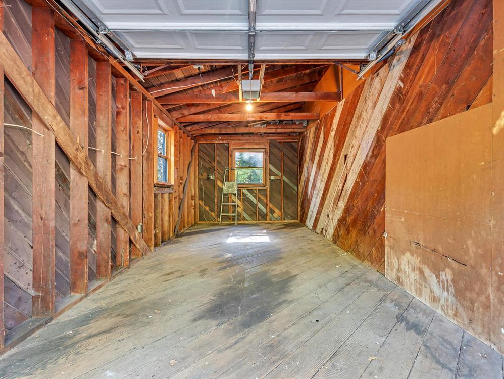6110 Beverly Way, Dunsmuir