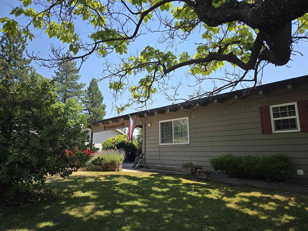 1004 Park Place, Yreka