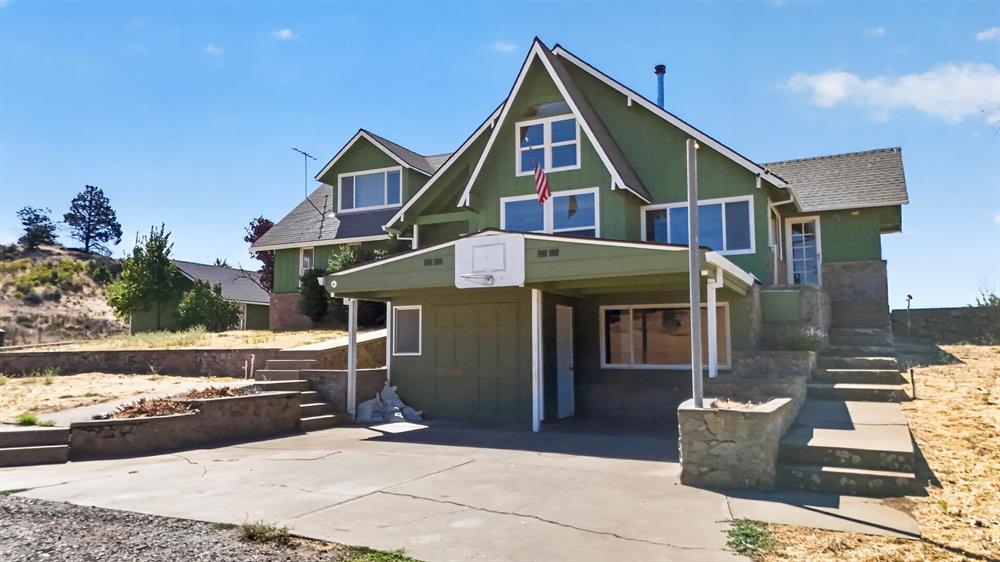 405 Old Cottonwood Creek Road, Hornbrook