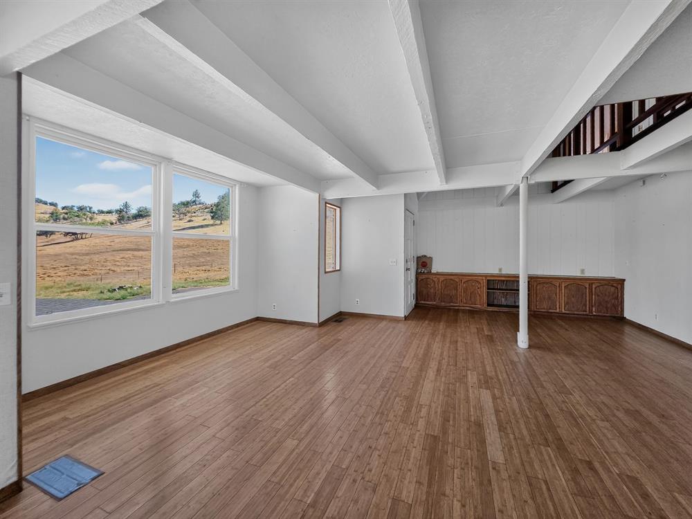 405 Old Cottonwood Creek Road, Hornbrook