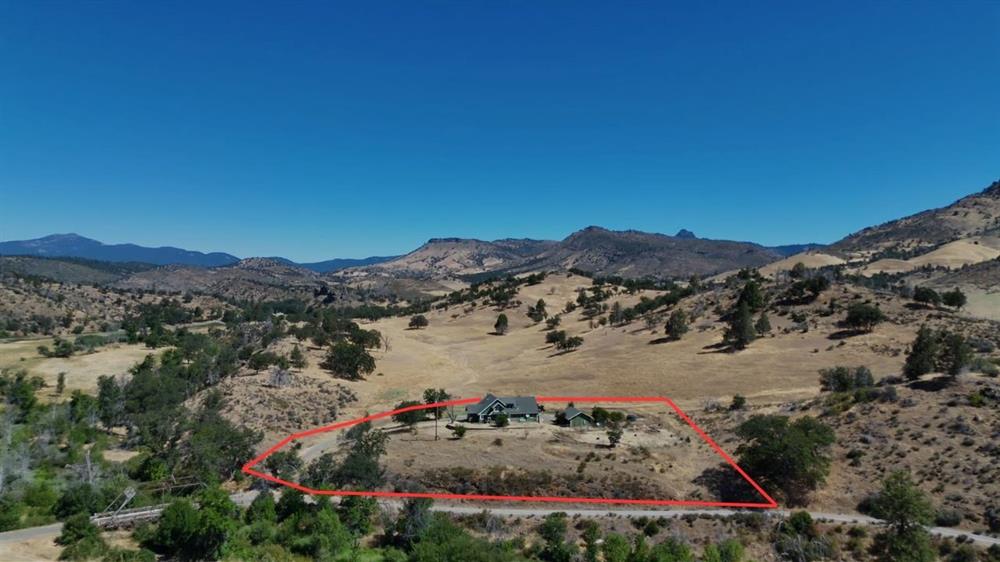 405 Old Cottonwood Creek Road, Hornbrook