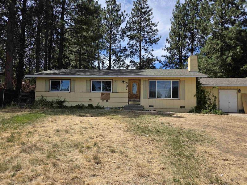 807 Discovery Street, Yreka