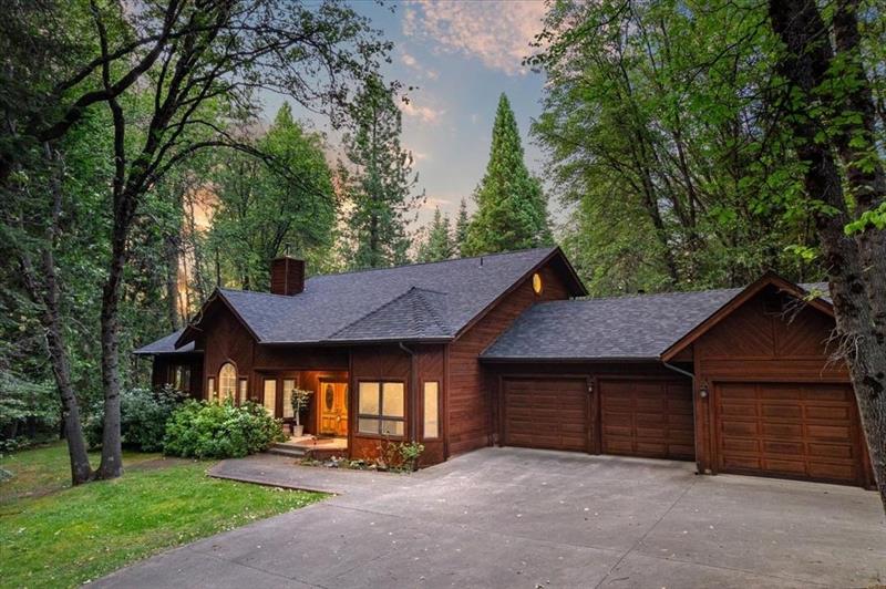 307 N Adams Dr, Mt Shasta