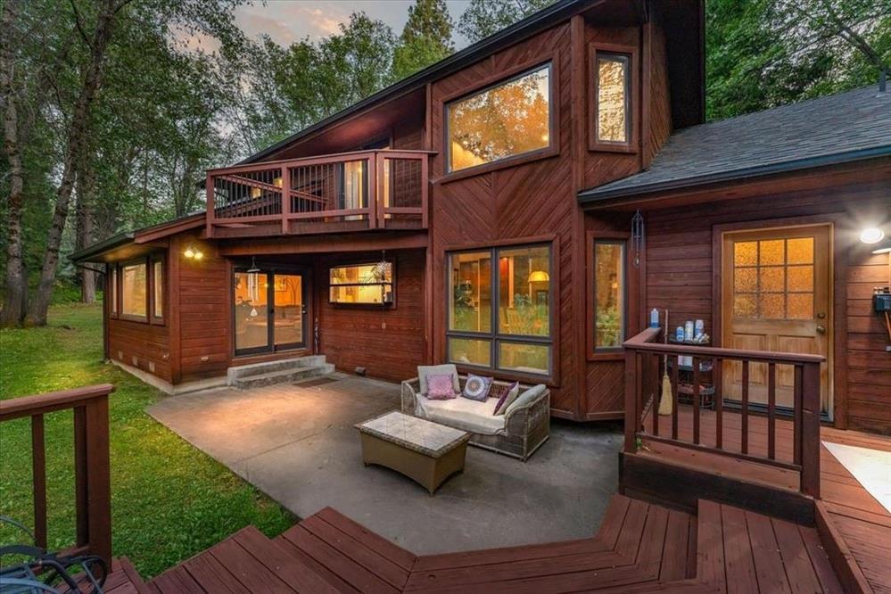 307 N Adams Dr, Mt Shasta
