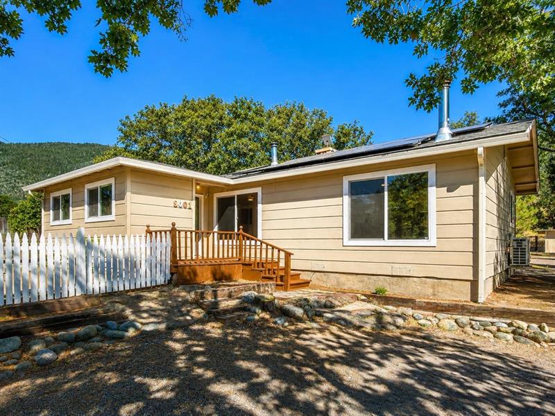9001 Guys Gulch Road, Yreka
