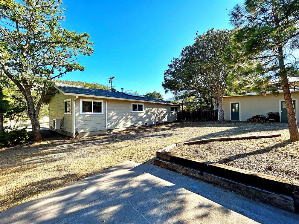 9001 Guys Gulch Road, Yreka