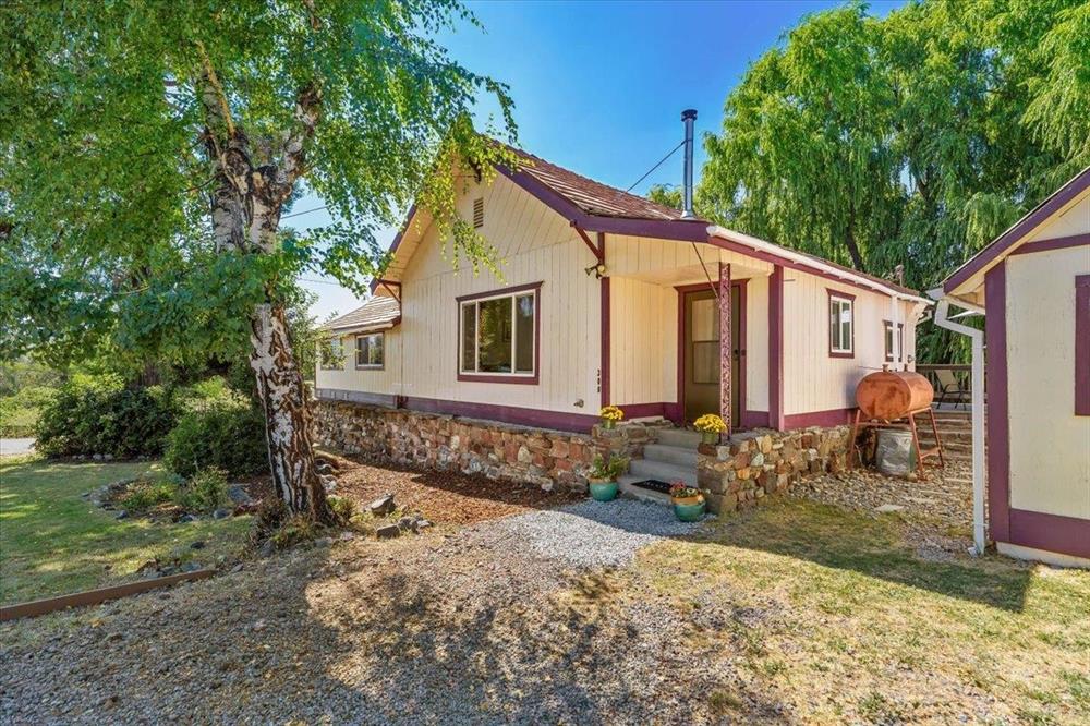 300 E Jessie Street, Mt Shasta