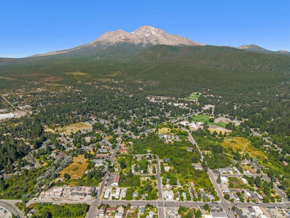 300 E Jessie Street, Mt Shasta