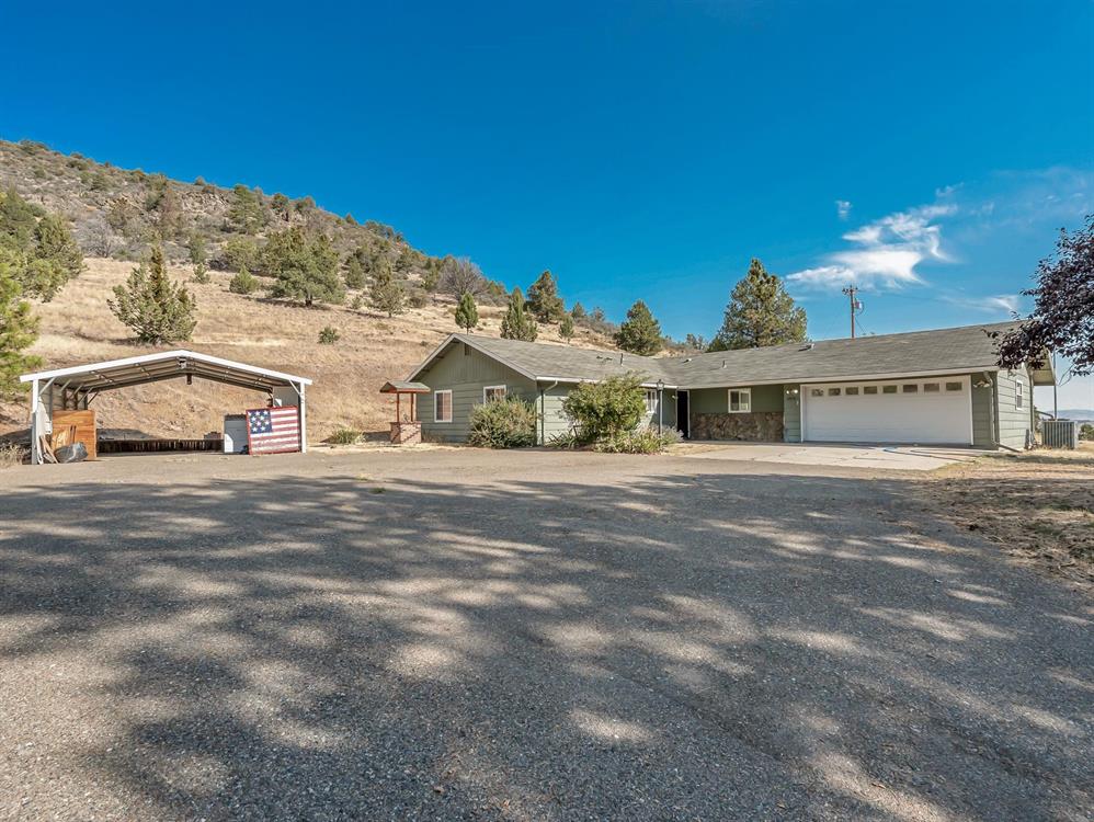 10001 Cram Gulch Road, Yreka