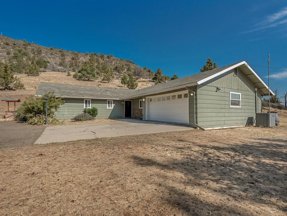 10001 Cram Gulch Road, Yreka