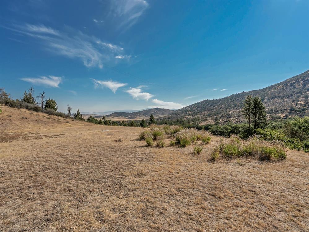 10001 Cram Gulch Road, Yreka