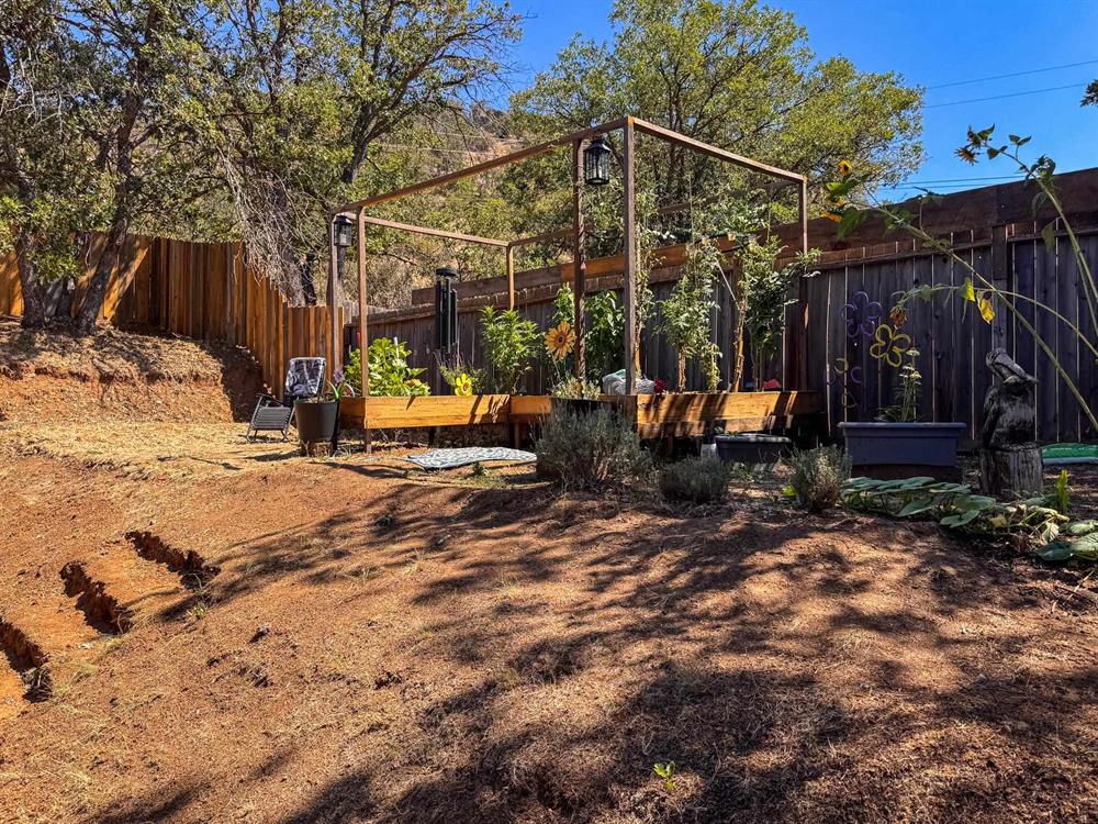 1421 Quail, Yreka