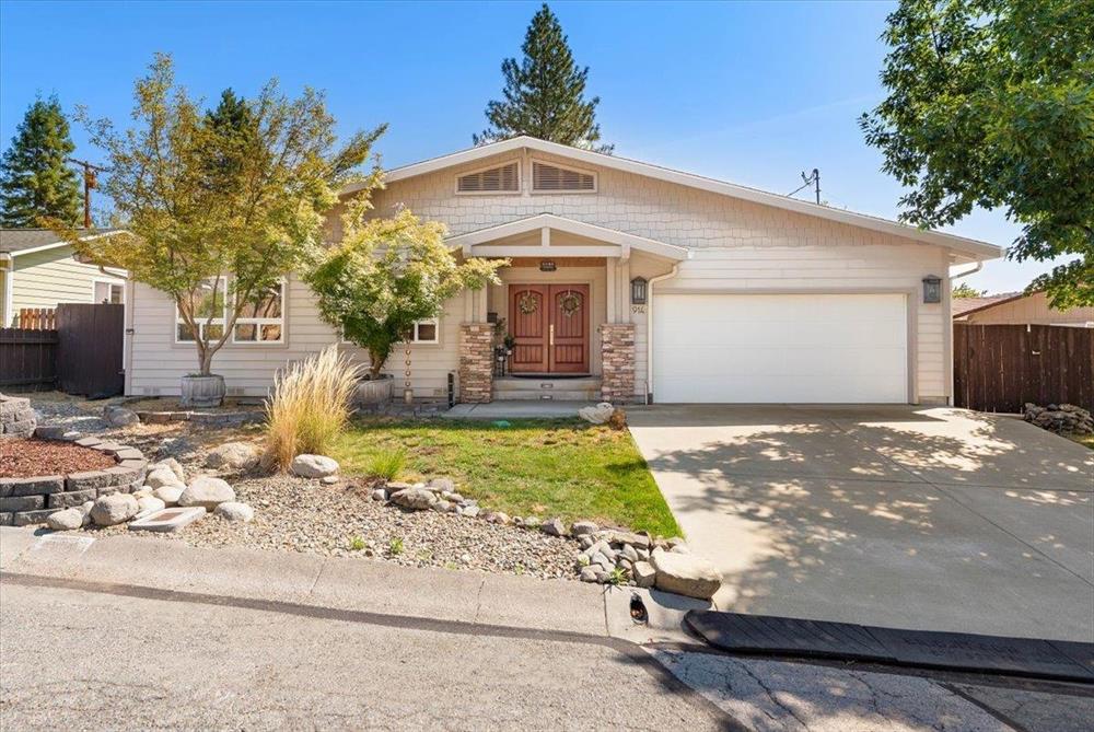914 Park Pl, Yreka