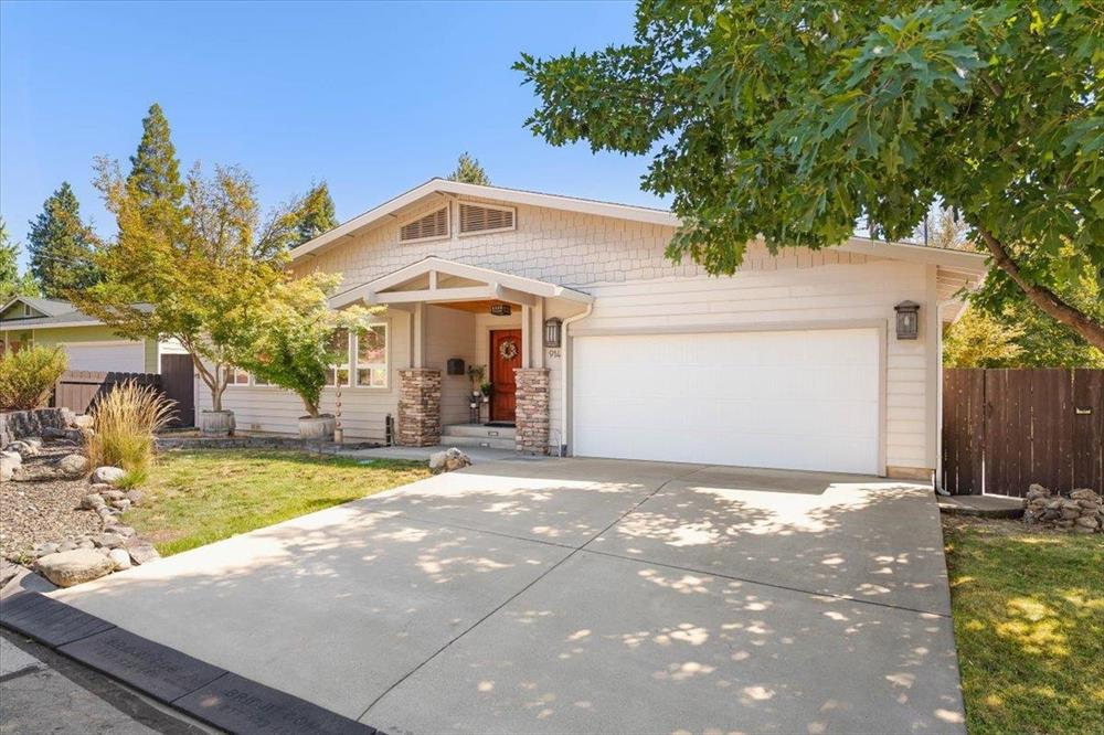 914 Park Pl, Yreka