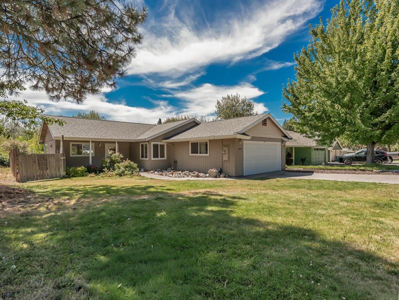 209 E Hinckley St., Mt Shasta