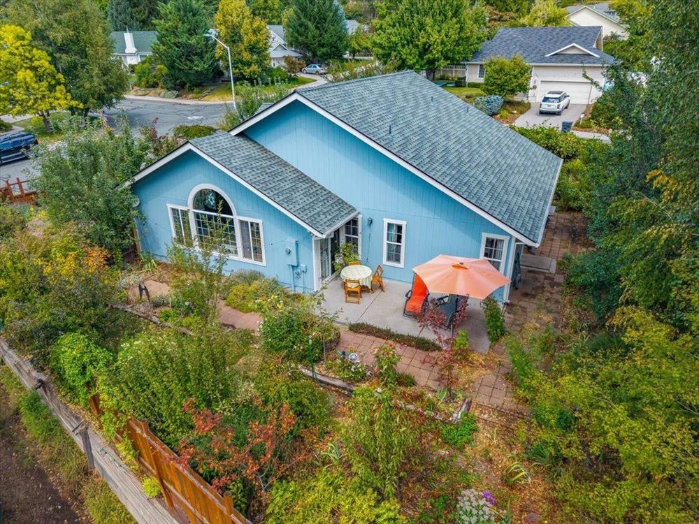 515 Mountain View Dr., Mt Shasta