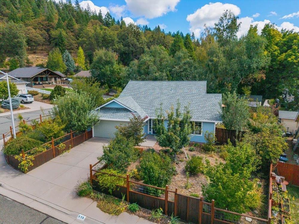 515 Mountain View Dr., Mt Shasta