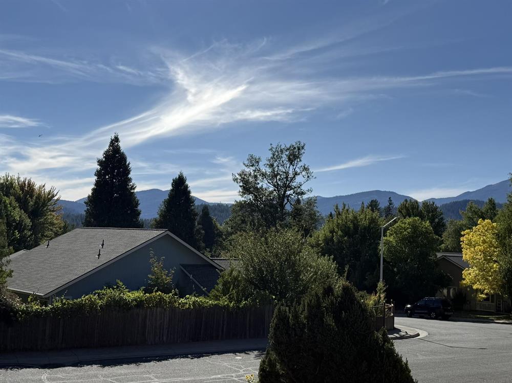 515 Mountain View Dr., Mt Shasta