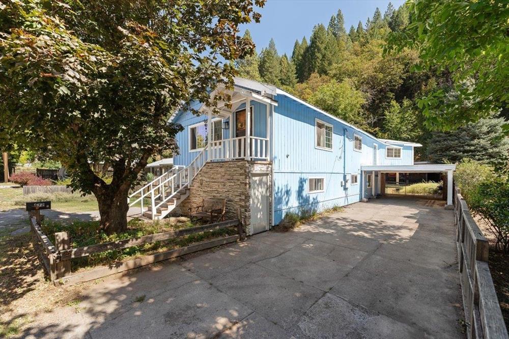 672 1st Street, Dunsmuir