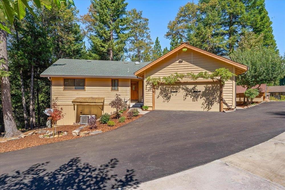 4000 Hope Ln, Dunsmuir