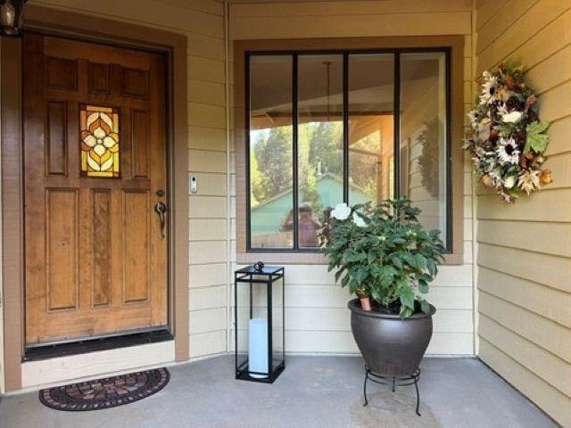 4000 Hope Ln, Dunsmuir