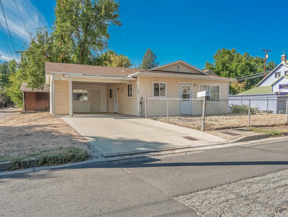 205 W Howard, Yreka